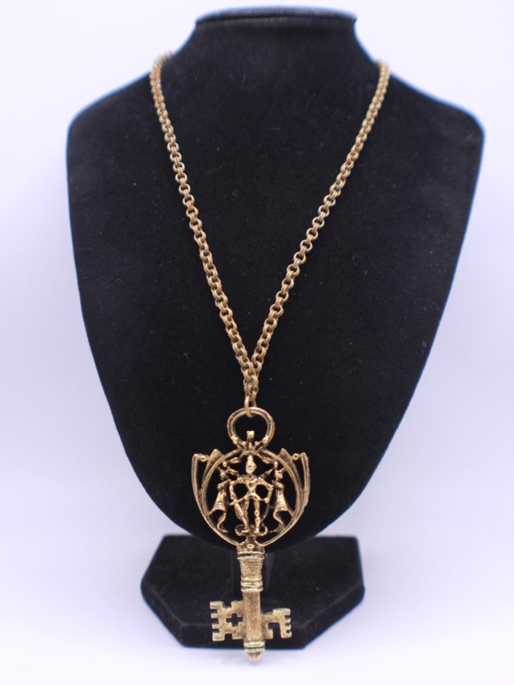 Gold Tone Vintage Victorian style Key Pendant Necklace 18”
